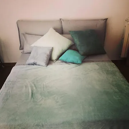 לינה וארוחת בוקר Adele's House *